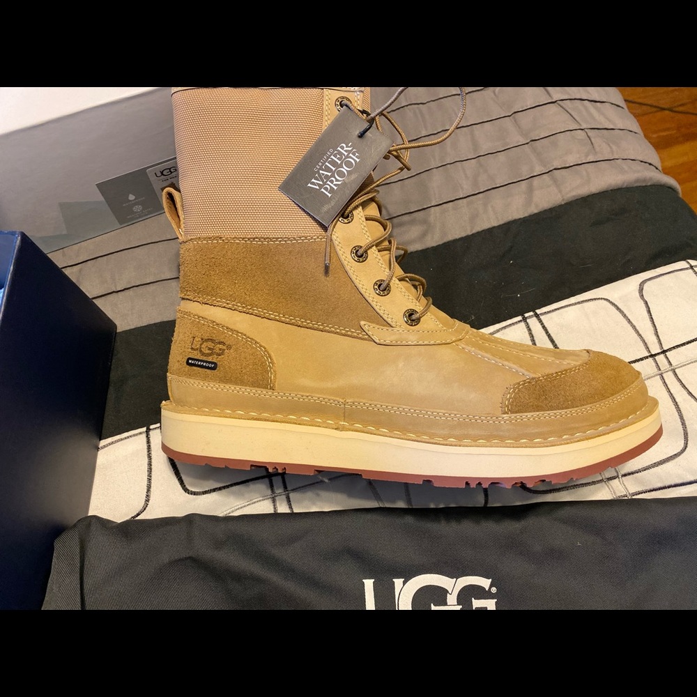 UGG Avalanche Butte Waterproof BOOTS Men's size 10